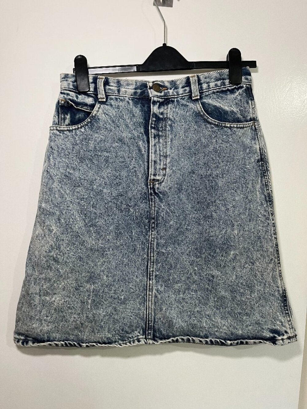 Vintage "Essentials Sport" Denim acid-wash skirt -- size 12